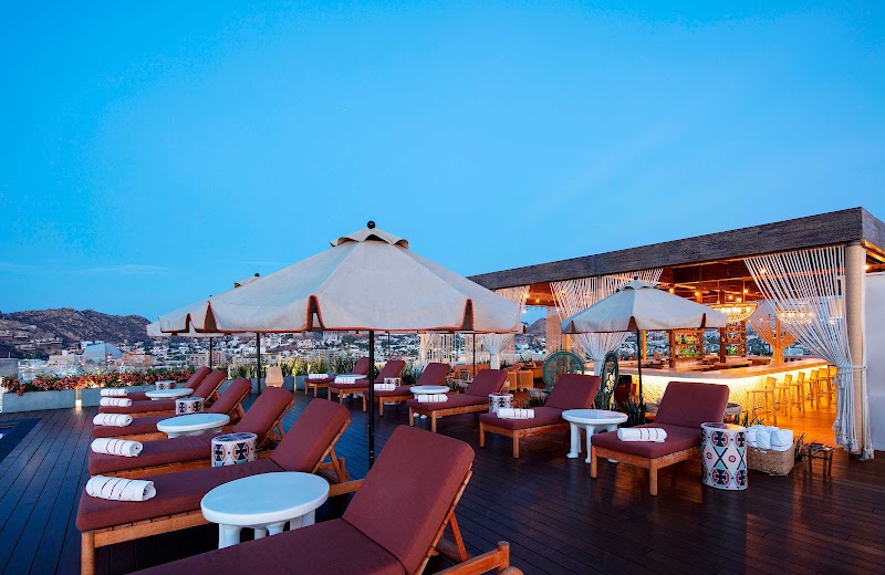 Sunset Cocktails at The Rooftop 360