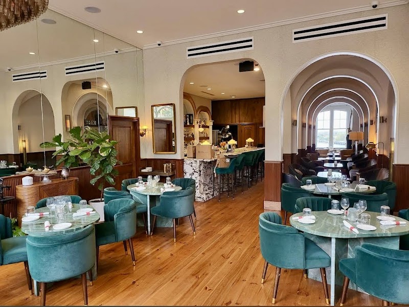 Arco Cafe & Lounge