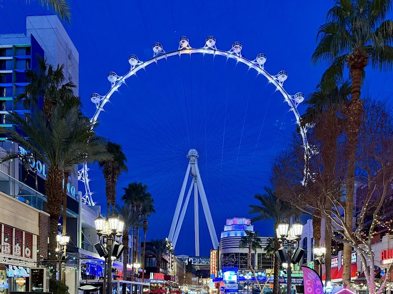 Sunset Cocktails at High Roller